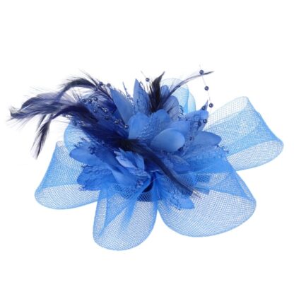 An Elegant Fascinator Hair Clip - Image 5