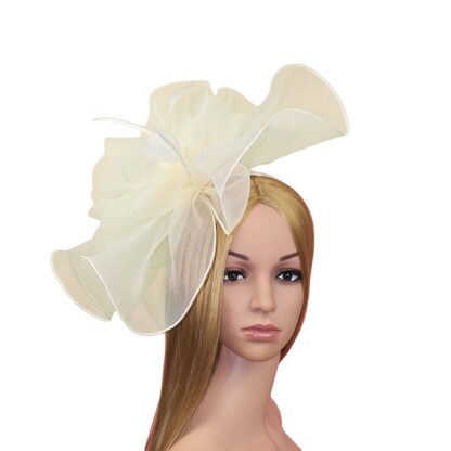 Elegant Vintage Bridal Hat with Net and Feather - Image 3